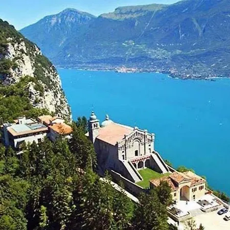 Antico Borgo Prabiu Hegos Апартаменты *